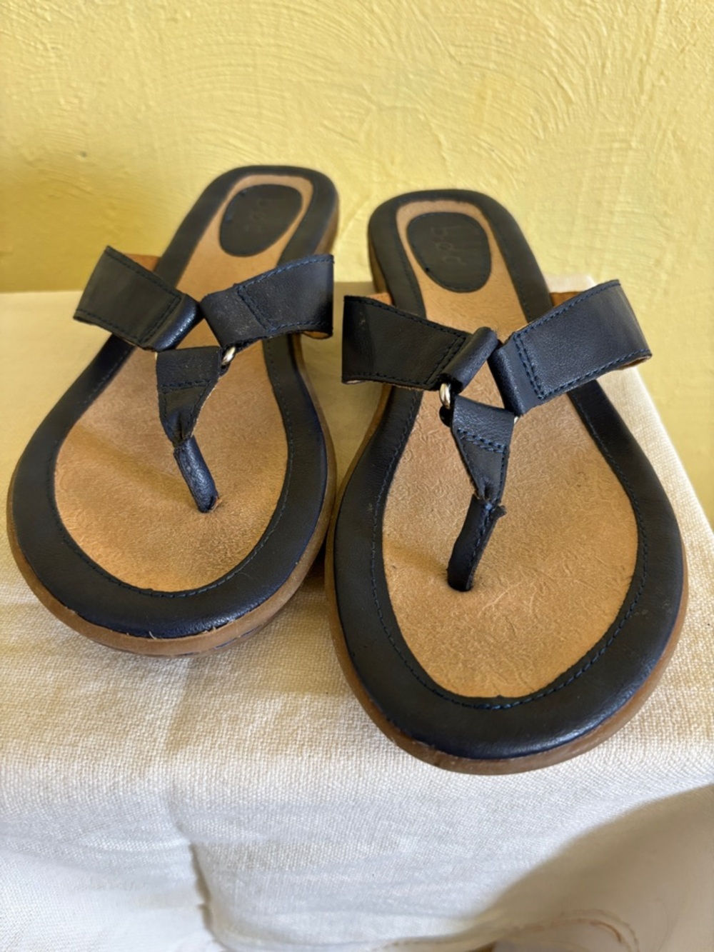 b.o.c. Navy Leather Thong Sandals with Tan Footbed